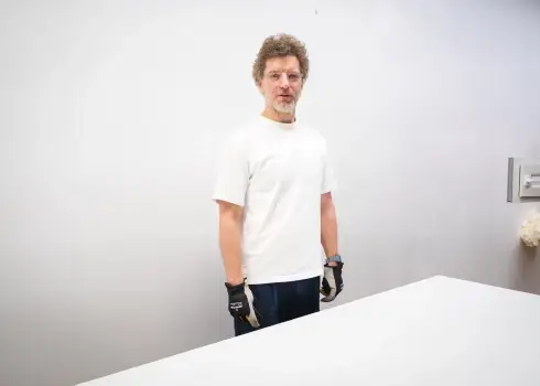 Mākslinieka Kriša Salmaņa performance galerijā AALMA