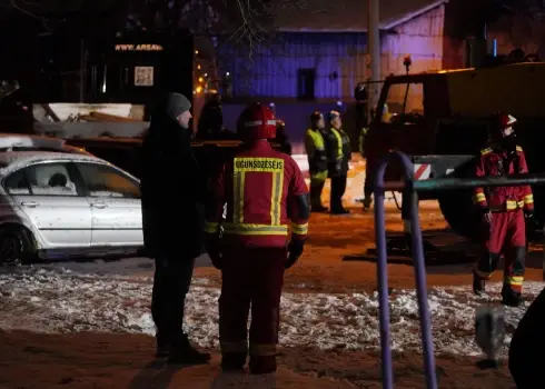 Glābšanas darbi Torņakalnā turpinās