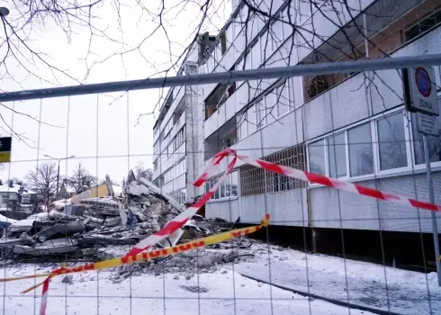 Sprādzienā cietusī ēka Bauskas ielā 15