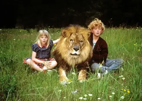 Džodija Fostere un Džonijs Vaitekers seriālā “Napoleons un Samanta” (1972)