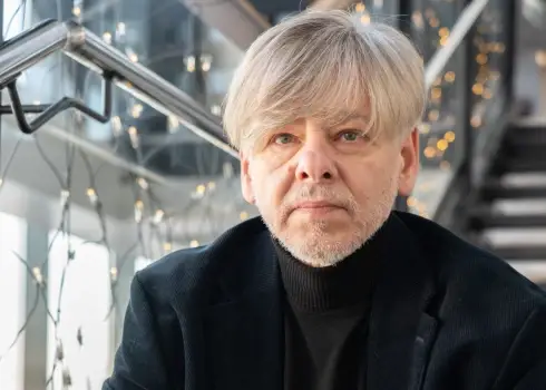 Dž. Dž. Džilindžers prezentē savu jauno kinokomēdiju "Perfektie"