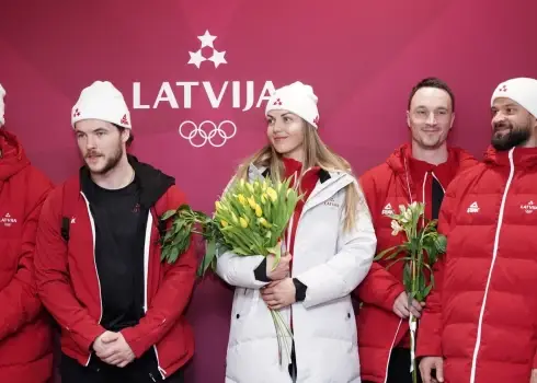 Latvijas hokeja izlases un kalnu slēpotājas Lienes Bondares sagaidīšana lidostā