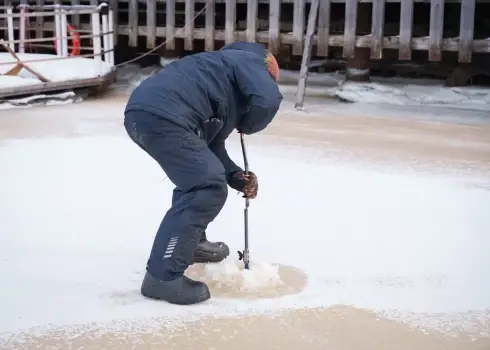 Copējam ar stilīgākajiem Rīgas zemledus makšķerniekiem