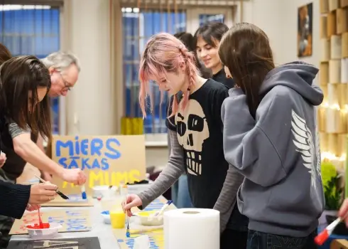 Plakātu darbnīca Ukrainas atbalstam "Kopā līdz uzvarai!"; 23.02.2026.