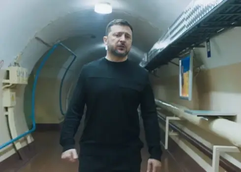 Zelenskis parāda bunkuru, kur kara pirmajās dienās tika pieņemti svarīgi lēmumi