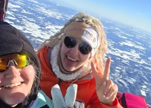 Māte ar dēlu uzstāda pirmos Latvijas gaisa balonu rekordus