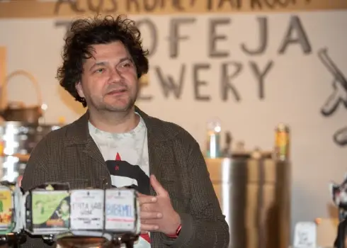 Viesojamies pie Valda Novikova - galvaspilsētas mazākajā alus darītavā “Trofeja”