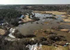 FOTO: pārplūdusi Abavas upe pie Kandavas