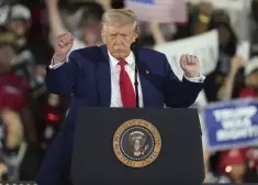 Tramps joprojām nesaprot, kādēļ Zelenskis negrib noslēgt vienošanos ar Putinu