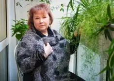 Dace Bonāte par savu dārzu: “Mākslinieki sēj, kad sanāk”