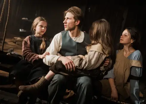 Ieskats Latvijas Nacionālā teātra izrādē "Atbalss Aija"