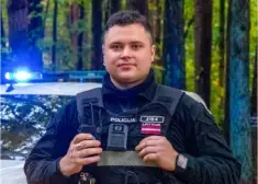 "Es darbojos kāda vadīts." Rīgas policists ceļā no hokeja izglābj vīrieša dzīvību