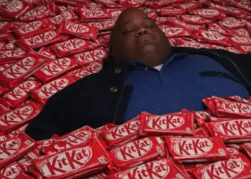 Kurš nozaga "KitKat" batoniņus?