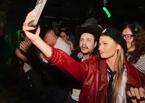 “Sapņi un Kokteiļi” ar vērienu atzīmē 16. dzimšanas dienu