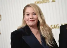 Ar multiplo sklerozi sirgstošā Kristīna Eplgeita nonākusi slimnīcā