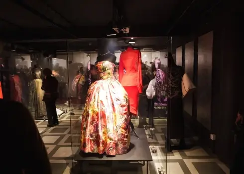 Izstāde “Slavenību tērpi” Modes muzejā