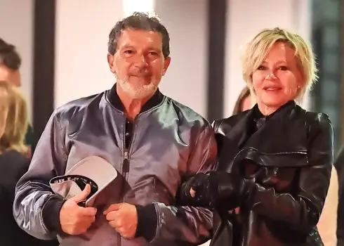 Antonio Banderass un Melānija Grifita roku rokā 12 gadus pēc šķiršanās