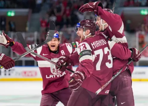 Latvijas hokejisti pasaules čempionāta mačā pārspēj ASV izlasi