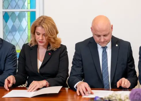 Saeimas partijas paraksta Kulberga valdības deklarāciju