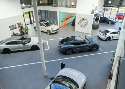Jaunā “Porsche centrs Lidosta” interjers